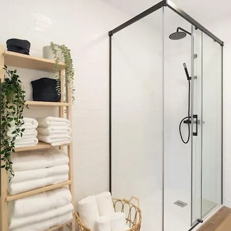 The Boat فوينخيرولا